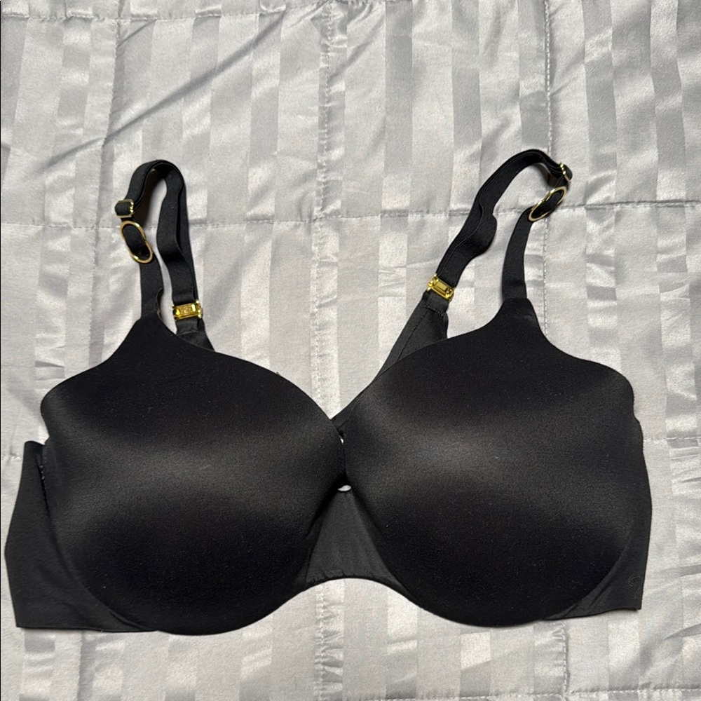 Victoria's Secret 38D Incredible lined perfect coverage bra